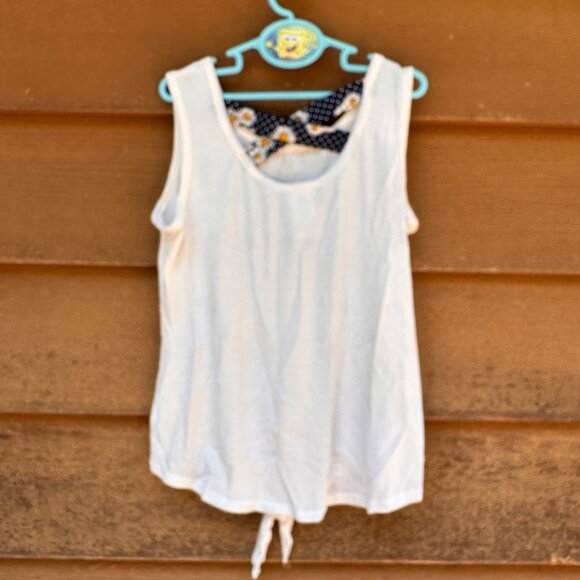 Lily Bleu White Sleeveless Tie-Front Tank Top With "Smile" Daisy Graphic Womens - Picture 4 of 9